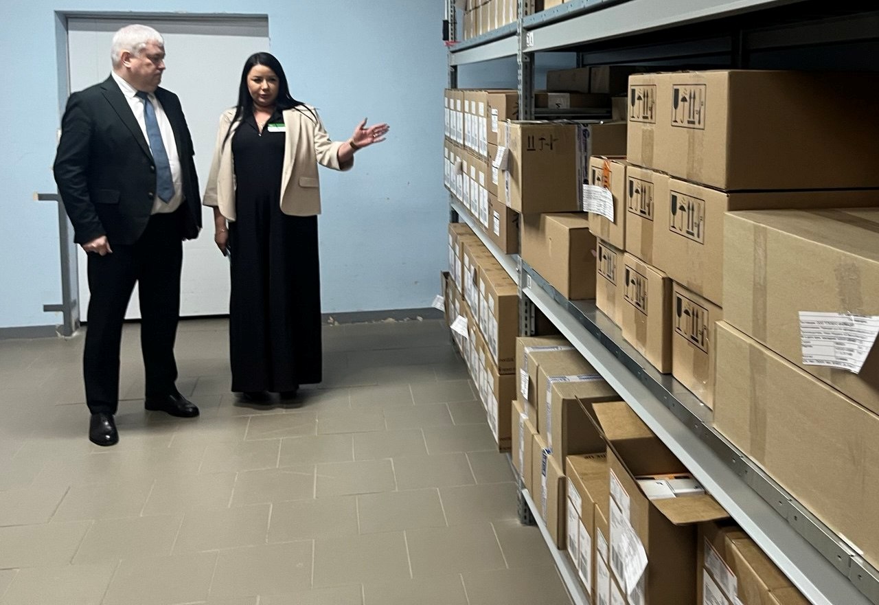 Саратовские чиновники искали просроченные лекарства на аптечном складе Саратовские чиновники искали просроченные лекарства на аптечном складе